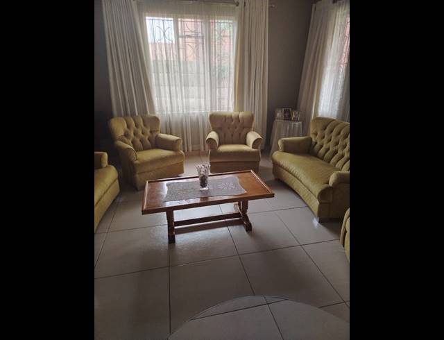 3 BEDROOM HOUSE FOR SALE IN LENNOXTON
